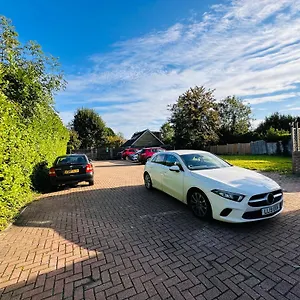 Acorn Gatwick & Parking Velká Británie